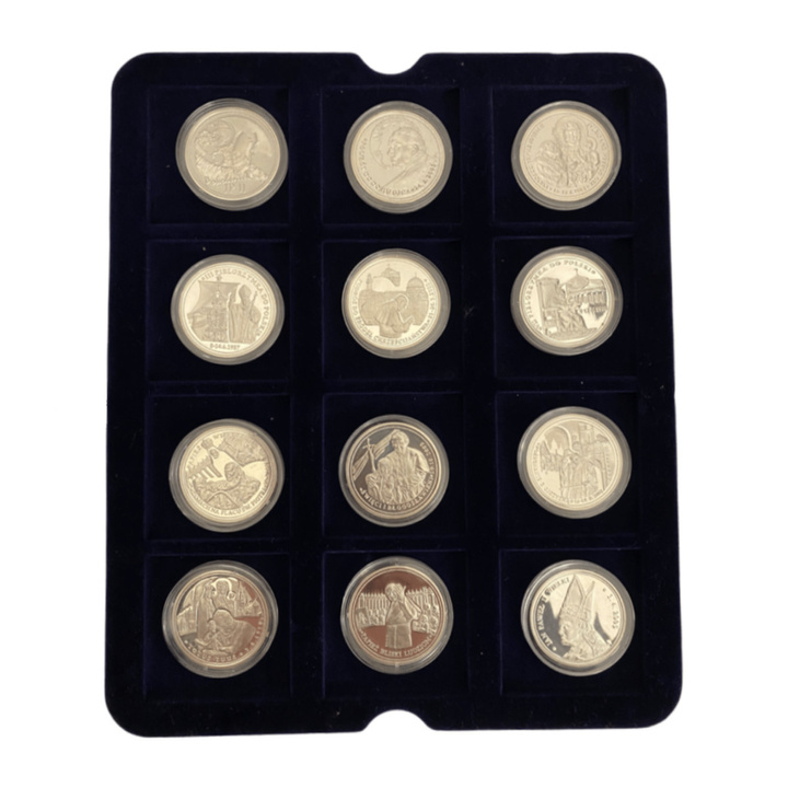 Zestaw 24 medali Jan Paweł II - Człowiek, który zmienił świat 180 g Srebra Proof