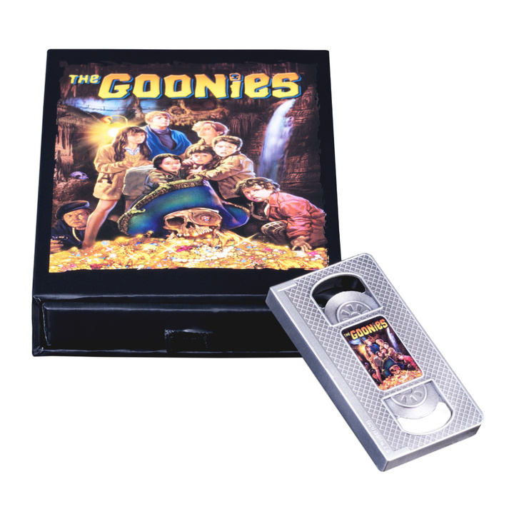 Samoa: The Goonies VHS Tape kolorowany 2 uncje Srebra 2025 Antiqued Shaped Coin