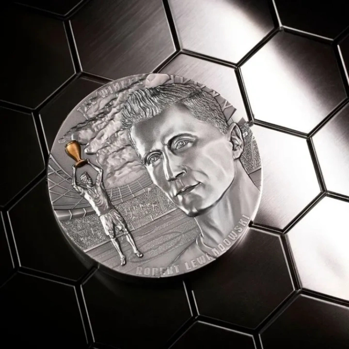 Niue Winner – Robert Lewandowski Road to Dreams 32.15 oz Silver 2022 High Relief