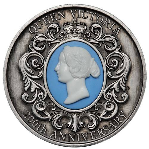 Queen Victoria 200. výročí barevná 2 unce stříbra 2019 Antiqued Cameo Coin