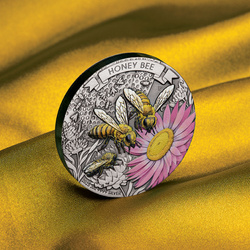 Austrálie: Honey Bee kolorovaná 2 oz Stříbra 2025 Antiqued Coin