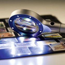 LED lupa s lampou, 2,5násobné zvětšení