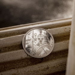 Cookovy ostrovy: Sparta 0,5 gramu platiny 2023 Proof