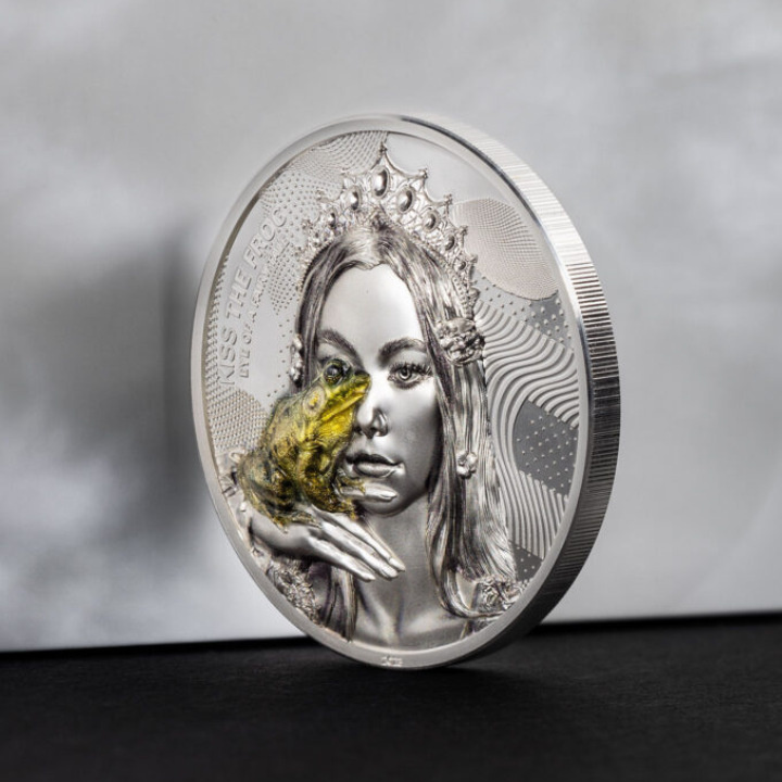 Cook Islands: Eye of a Fairytale - Kiss the Frog kolorowany 2 uncje Srebra 2023 Proof Ultra High Relief