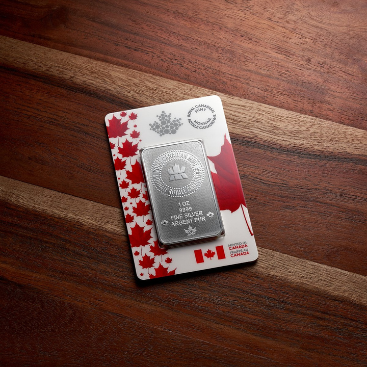 Lingote de plata Royal Canadian Mint en embalaje orgullosamente canadiense 1 onza de plata 2026 Maple Leaf Privy Mark