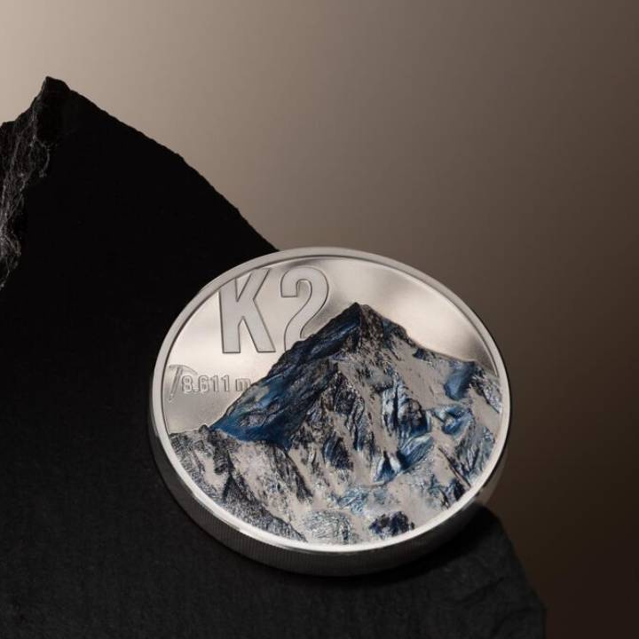 Cook Islands: Peaks - K2 coloured 2 oz Silber 2024 Proof Ultra High Relief Coin