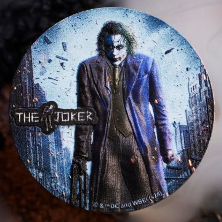 Niue: DC - The Joker moneda de plata de color de 2 oz 2024 en alto relieve envejecido