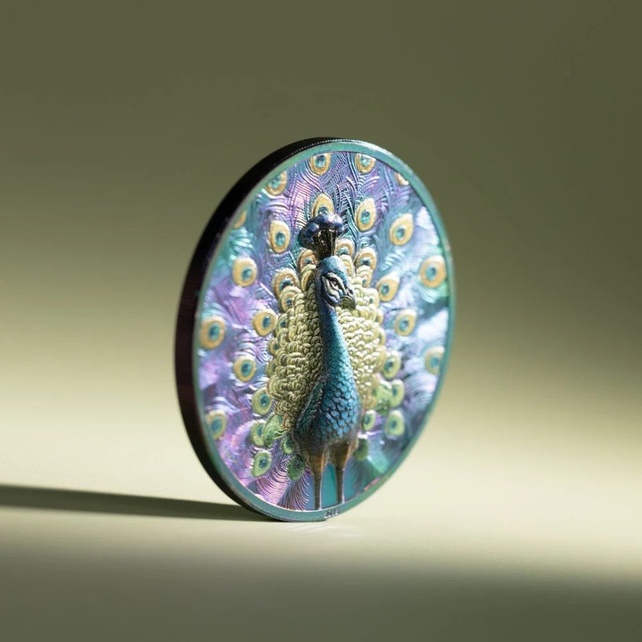 Cookovy ostrovy: Spectrum – Peacock kolorovaný 1 unce Stříbra 2025 Prisma Proof