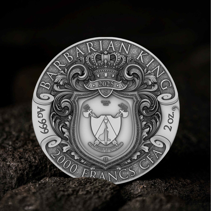 Cameroon: Barbarian King pozlacená 2 unce Stříbra 2025 Antiqued Coin