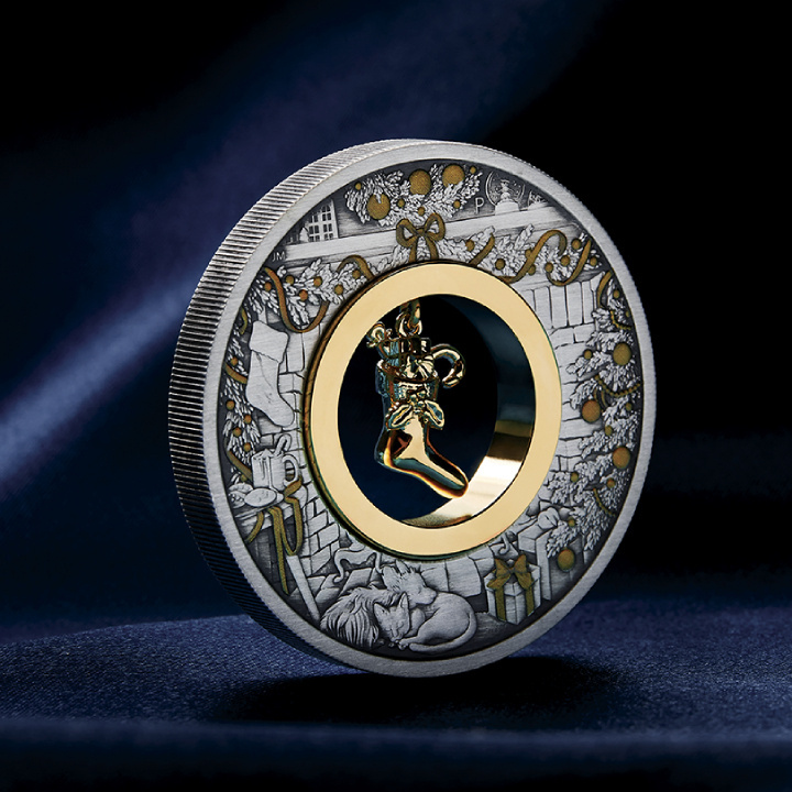 Tuvalu: The Night Before Christmas kolorowany, pozłacany 2 uncje Srebra 2023 Antiqued Coin