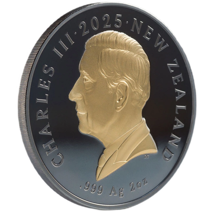 New Zealand: Annual Coin – Pouakai Haast's Eagle pozlacená 2 unce stříbra 2025 Black Proof