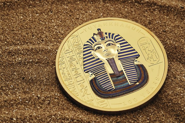 Tuvalu: Tutankhamun Discovery 100. výročí barevná 1 unce zlata 2022 Proof