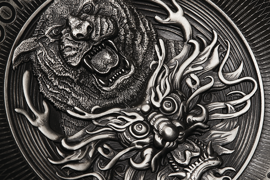 Drak a tygr 2000 gramů stříbra 2022 Antiqued High Relief
