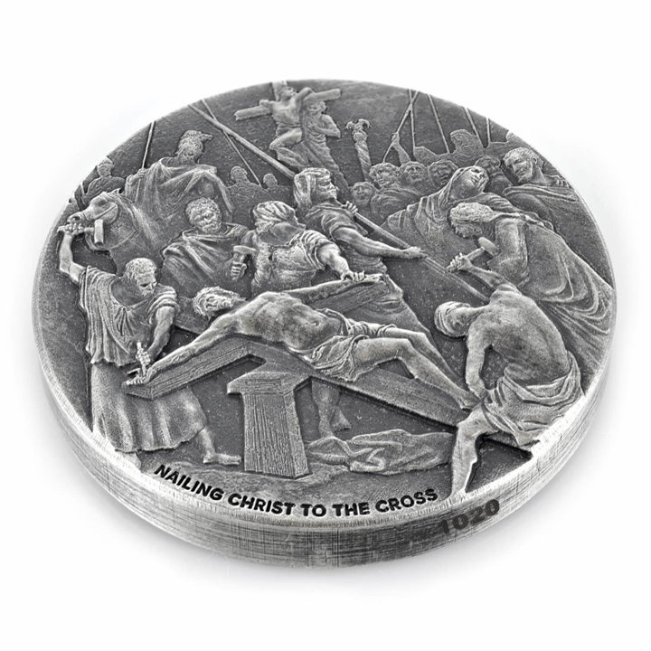 Niue: Biblical - Nailing Christ to the Cross 2 uncje Srebra 2017 Proof Antiqued Coin