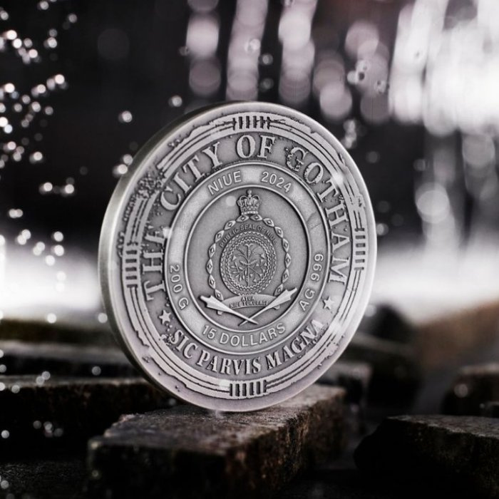 Niue: DC Comics – Batman coloreado 200 g Plata 2025 High Relief Antiqued Coin